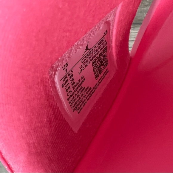 Jordan Nola Slides size 7 - Picture 10 of 10